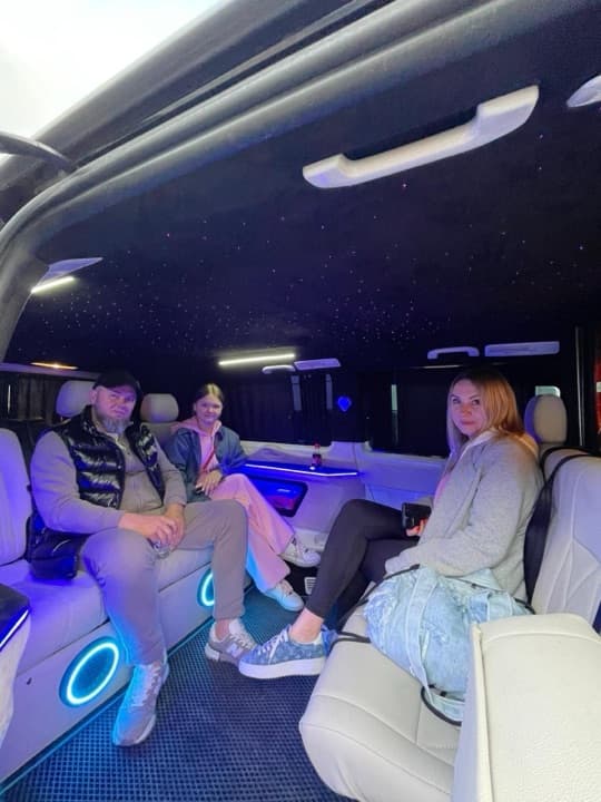 Family enjoying a Side Taxi VIP transfer