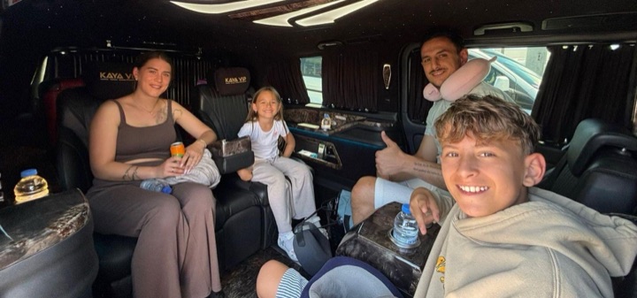 Family on a Side Taxi airport transfer